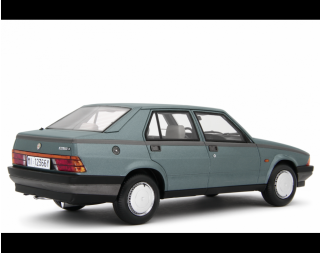 Alfa 75 1.6-1.8 1985 Verde metallizzato Laudoracing 1:18 Resinemodell (Türen, Motorhaube... nicht zu öffnen!)